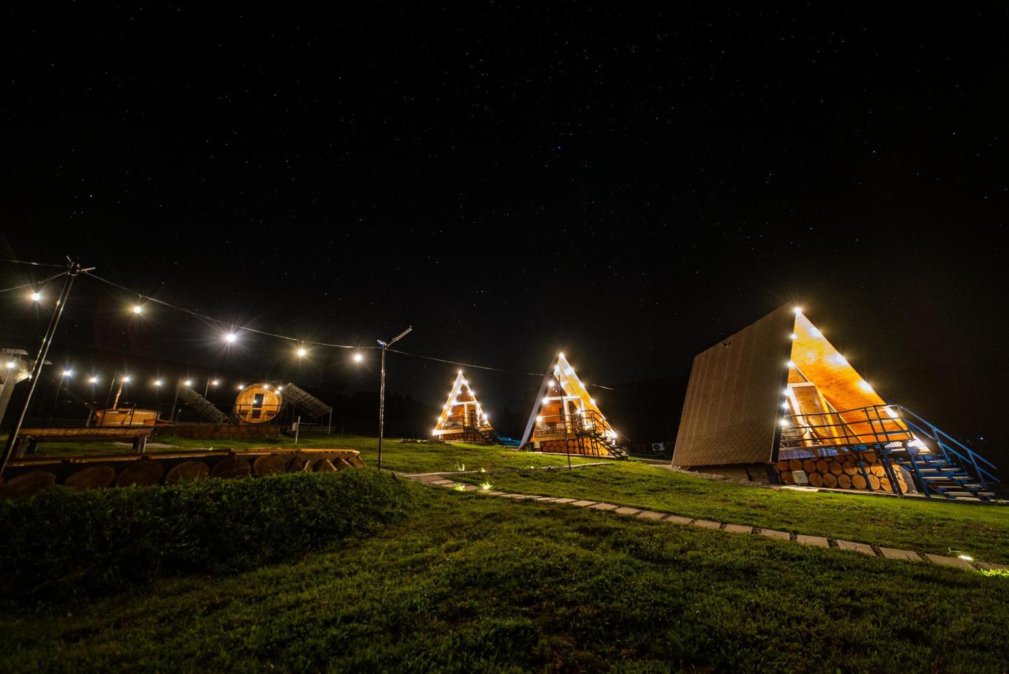 A Pisc Hotel Vatra Moldoviţei Buitenkant foto