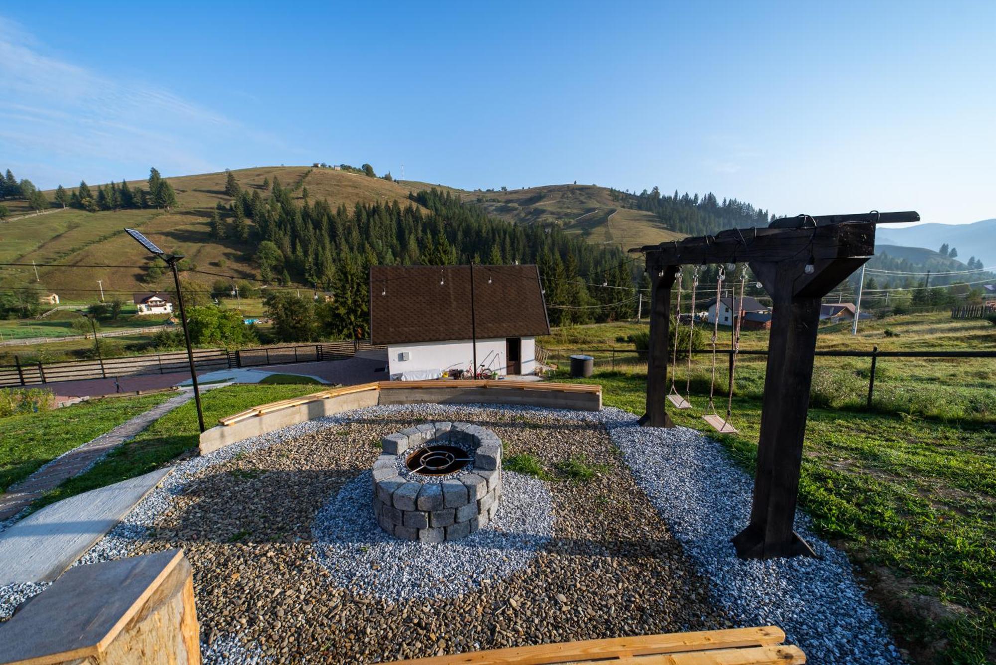 A Pisc Hotel Vatra Moldoviţei Buitenkant foto