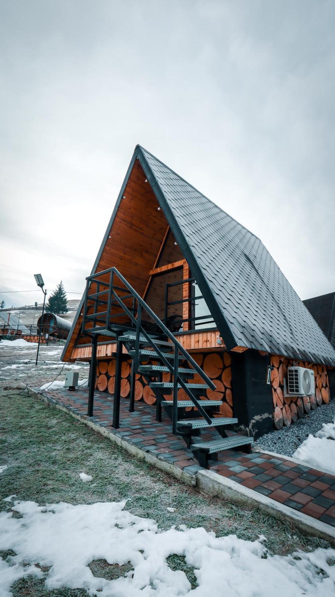 A Pisc Hotel Vatra Moldoviţei Buitenkant foto