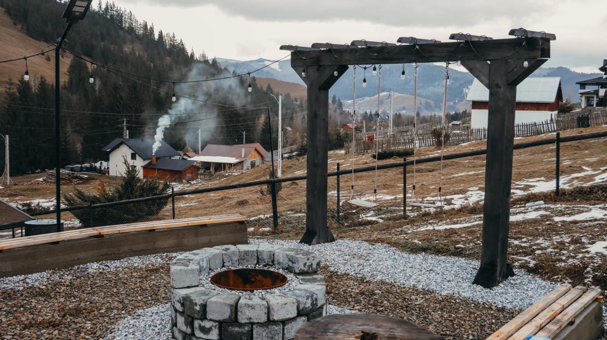 A Pisc Hotel Vatra Moldoviţei Buitenkant foto